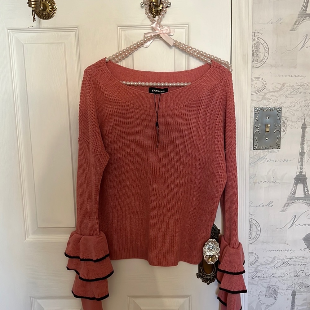 Sweater with ruffle sleeves